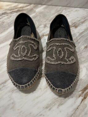 Chanel Canvas CC Logo Espadrilles Gray Cap Toe Women’s Slip-On Flats‎ – Distre